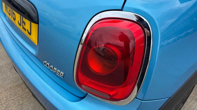 MINI Hatchback 1.5 Cooper 3dr Petrol Hatchback